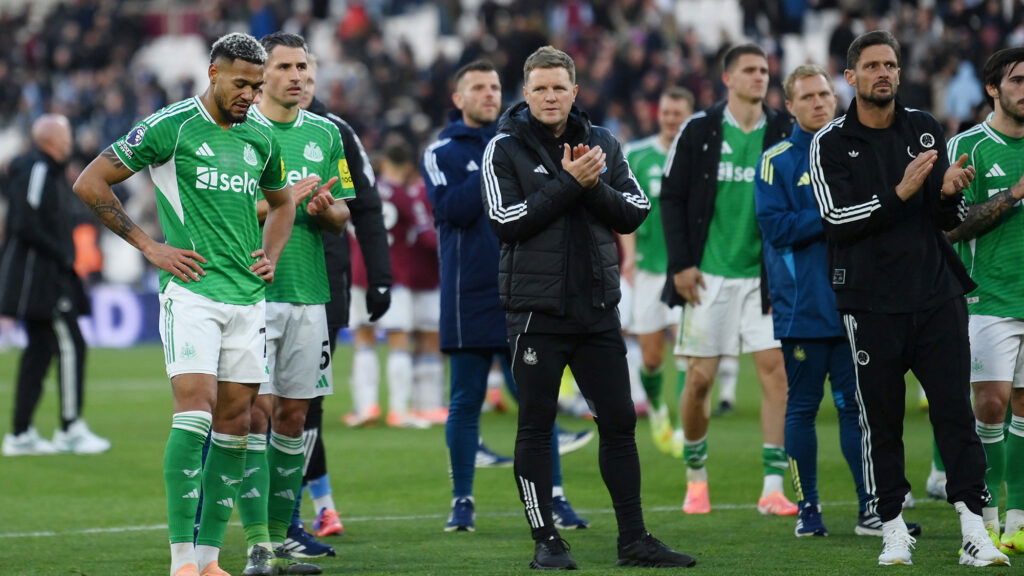 Eddie Howe Clapping Fans Joelinton Head Down Newcastle United